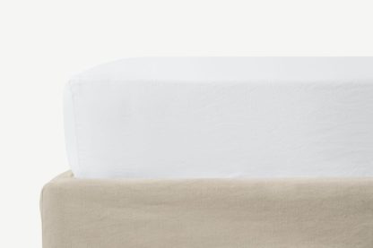 d69e21f8708fdfdd0679186c6cd9f36b27384ce8c9db4e0af6685f767bca0d69-2.jpg An Image of Tira Linen & Cotton Blend Fitted Sheet, Super King, White