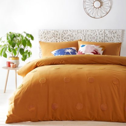 e3bb411607ad182ebcb079cbcbe687a24667ac7a83024b7b5485531307d5d497.jpg An Image of Tufted Spots Embroidered Single Duvet Set
