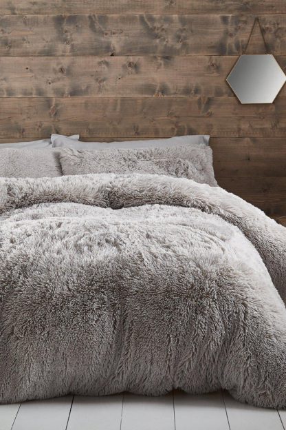 e64ad38d29e00d1528405f13428437b2e75b158ab35a240cf1e51128ae71a58a.jpg An Image of Cuddly King Duvet Set