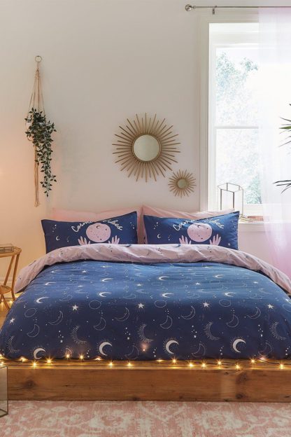 ea0b6d39e919535a3e62ce469d7398e6b7cd4de8084db0f2e85a2166bfd28d56.jpg An Image of Cosmic Babe King Duvet Set
