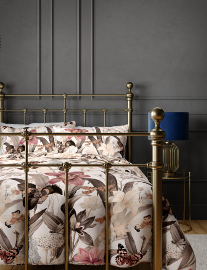 152a4e69b9034f5c3e38b74083d40cf6cef51271e8c111f74776c9d77cff65b3.jpg An Image of M&S Pure Cotton Floral Bedding Set