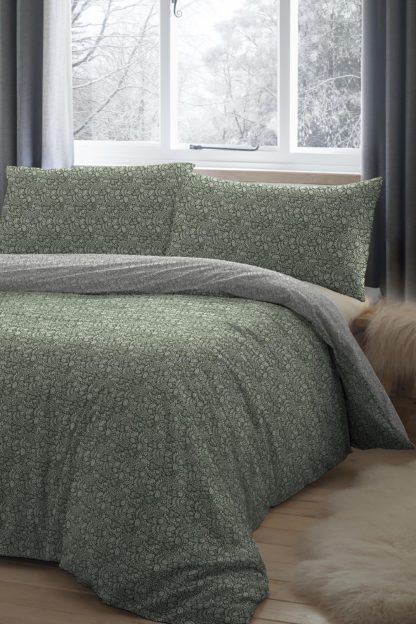 58409880f8243147e1c3d0fe7bf1321ae4261a2fca3f59708660fa6d605230a3.jpg An Image of Brushed Ditsy Floral Double Duvet Set