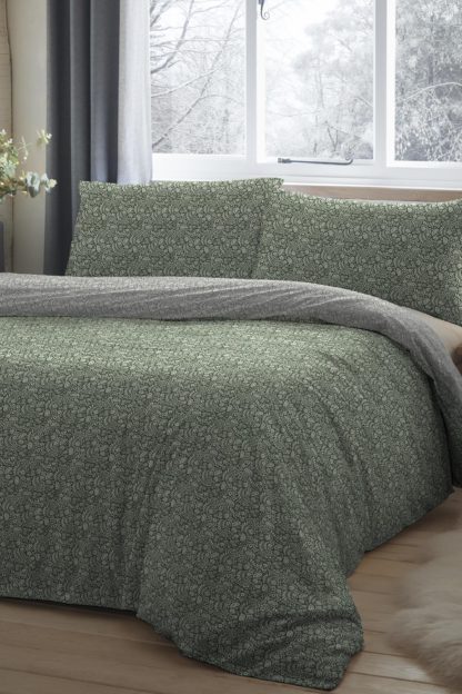 5d4e29bd4343b87d4fde3e33a3b8b05d47239422155f13b6a832eafdd7944588.jpg An Image of Brushed Ditsy Floral Double Duvet Set