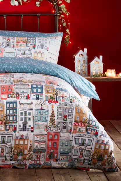 80a3121892ddba71f8d04d288957bb561b4085366e3ef67bc63d2ddb70ac8654.jpg An Image of Christmas Festive Town Double Duvet Set