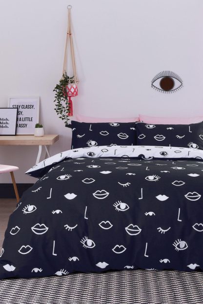 d55b4ddce42e23de9ade33418a09542efffdb5a70cdffc7a4547900ffdb18f85.jpg An Image of Eye Woke Up Like This Double Duvet Set