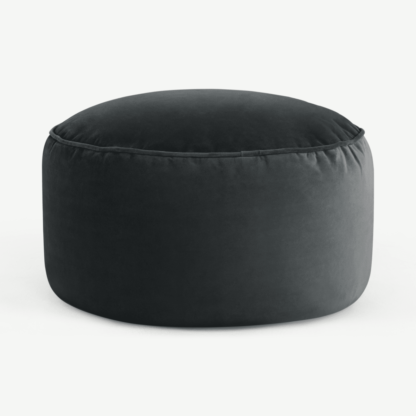 299f6ec11b86c910b96e08990bfbfc044d14d8ae577d77aba968757617b207bf-1.png An Image of Lux Velvet floor cushion, Midnight Grey Velvet