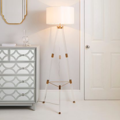 41ec77b92230e0520b686778e0ad58ef03c9511bb2460653d142f3c246512640.jpg An Image of Hotel Finley Tripod Floor Lamp Gold