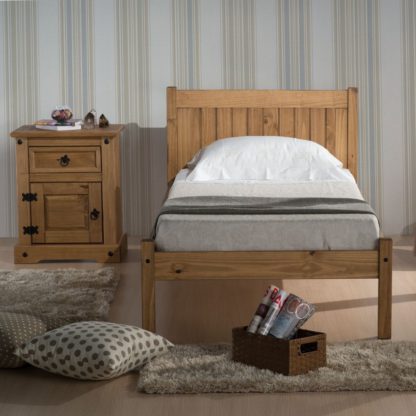 6c621de84ce54241cb3e115f40335401d41aaed1efdef819c910522015d48e6b.jpg An Image of Solid Pine Wooden Bed Frame 4ft6 Double Rio Waxed