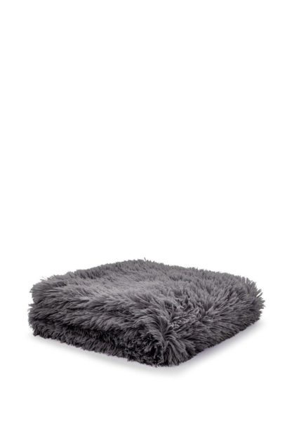 7bfb96a0dcc9b2246a1b1653f2cec24d7c9696003bb01adbbc5966e1efefb9b2.jpg An Image of Cuddly Throw