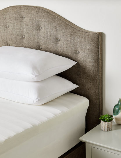 b0d098cd1912bda5df4dd6978dc72dadf70a49f00cdc098600a013f7b9e61ff6.jpg An Image of M&S Outlast Deep Contour Memory Foam Mattress Topper