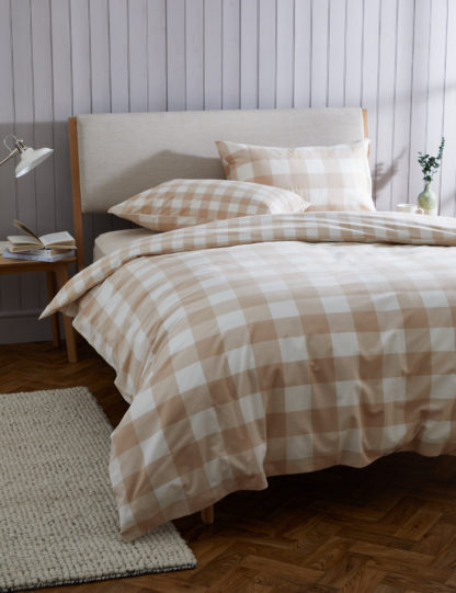 bac636aace226aabca90c349cf33ad65ef722bf3e13ab3d453ce03e93fd18833.jpg An Image of M&S Brushed Cotton Gingham Bedding Set