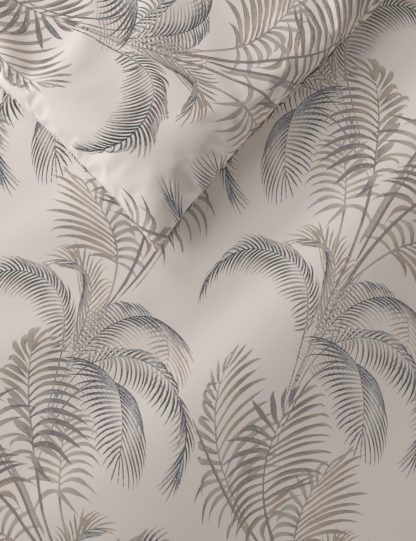 c0613cce533739d5d83e7e434750c57c0b845d63a43e1bf83c1ed0fa96d6a8a7-1.jpg An Image of M&S Pure Cotton Palm Bedding Set