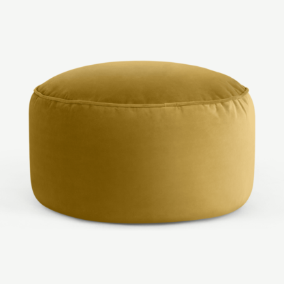 c86cc43b06cd9d4cdf3e58a00e2de9ce4288e66e7571f1a2bcbf3b5940233ef8-1.png An Image of Lux Velvet floor cushion, Vintage Gold Velvet