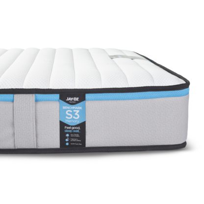 d62f822009d9fefd8955ab648746141025cca273ba0e04b6dd8277dcbc65a92e-3.jpg An Image of Jay-Be Benchmark S3 Memory Fibre Spring Mattress - 4ft6 Double (135 x 190 cm)