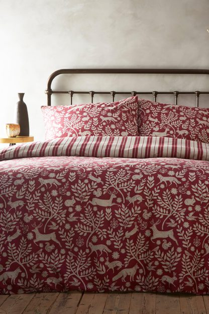 e59c4e69900dc7857e24901fdf4275ef00c92bf5b16fbad3d5a23e98dc0232da.jpg An Image of Scandi Woodland Double Duvet Set