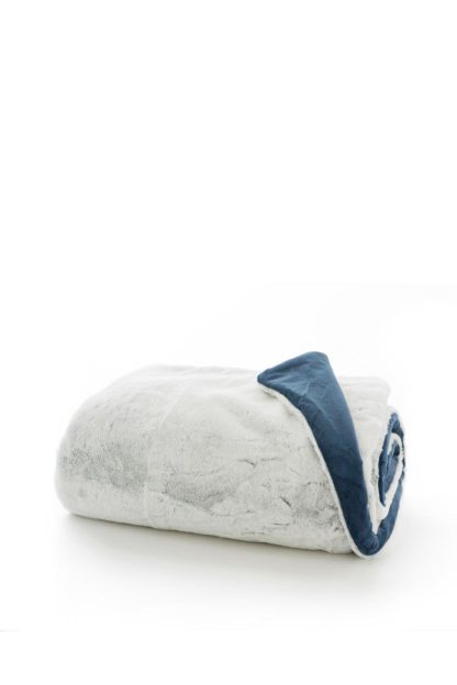 ea643006da1059998be17970e10c22ef3938cdf7c3f3204e602a3fef02434522.jpg An Image of Oregon Extra Large Premium Fur Throw