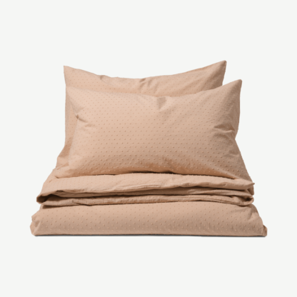 212d922a358be769d15cbc83daec8d34f1103fb0664ee1900554f3f6c187e185-1.png An Image of Veli 100% Cotton Plumetis Weave Duvet Cover + 2 Pillowcases, King, Plaster Pink