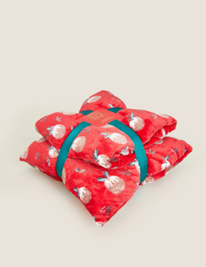 231af63a54f16585526ba39894dd69d9dc983862d1f57c6a42209792d41a3910.jpg An Image of M&S Fleece Pudding Cushion and Throw Bundle