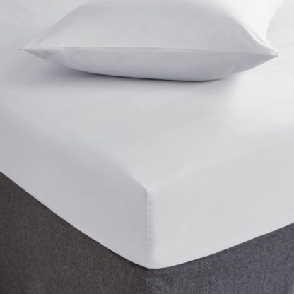 252b1360141982697e50b68e62342ba432d73e047f96e53b08ae937df0aeed18.jpg An Image of Plain 100% Cotton 200 Thread Count Fitted Sheet Ivory