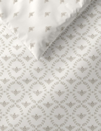 2e88c5b5a53e3a79cb39cfa5ed28ea45310721a6335e407431f19b8099db4023-3.jpg An Image of M&S Cotton Blend Bee Bedding Set