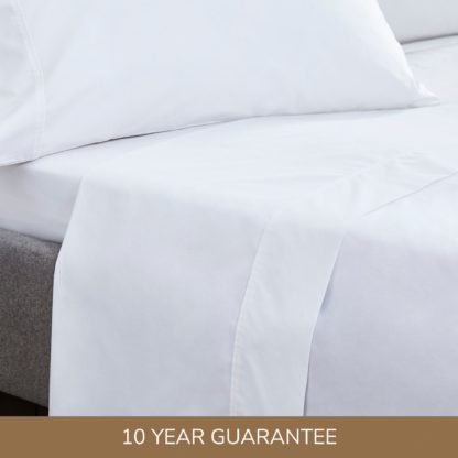 7c6bcc3297c54e2616534e739f272f13a3536074818c6f5f9a538afc1de64f34.jpg An Image of Dorma Egyptian Cotton 400 Thread Count Percale Flat Sheet White