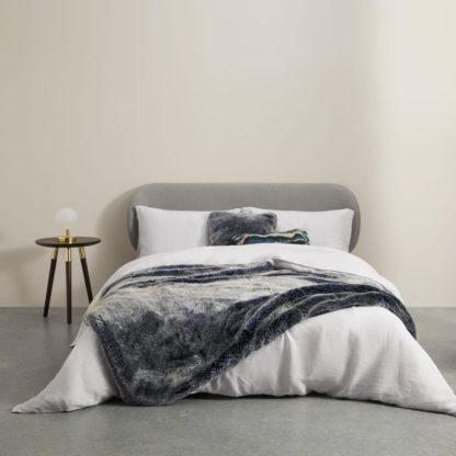 911e0dc0e1afa90c25beda99aea43064a5d21a2efb6272f8c4662c17d87ebde9.jpg An Image of Adelphi Luxury Faux Fur Throw 130x170cm, Blue