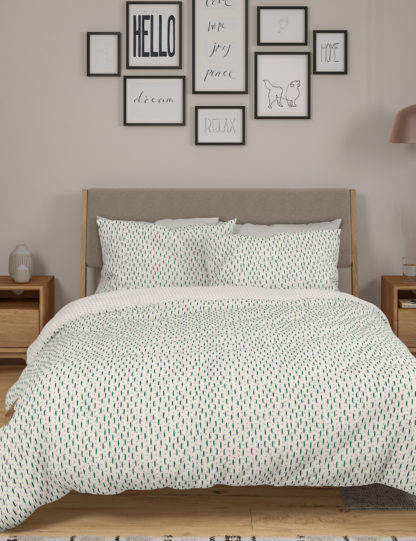 94ffa9d9a785bc28155729ca7c658c69371a00df8b8b29f632222590f4ecc11f-7.jpg An Image of M&S Cotton Mix Spotty Bedding Set