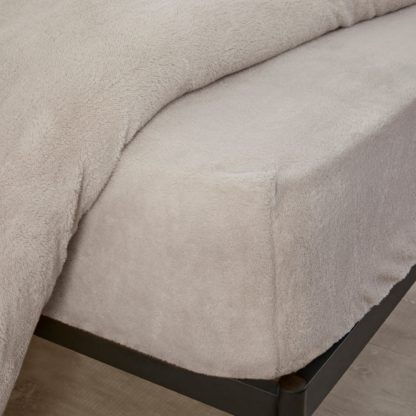 984f90d21cbe371bef33c0c53db16d035020c05dd1ff5db94ac00d1a657bb30e-1.jpg An Image of Teddy Bear Fitted Sheet Cream