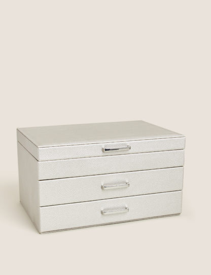 9a40d2101f719e2291908df96adc0339c488804047ef3c6b7cae5be3cf5c7bdb.jpg An Image of M&S Large Classic Jewellery Box