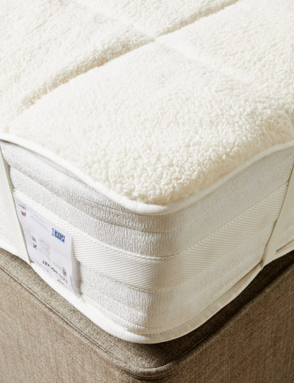 a7c717fb77e673e0f2040a2eb8152c5c1f94ab949078e4810cabfd3f6d5337ec-5.jpg An Image of M&S Teddy Fleece Mattress Protector