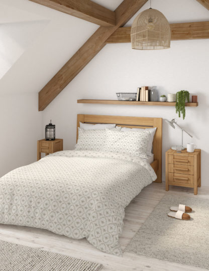 b3b1611458b4522f51802e2001a332c20da69aa6d6ad3302fd3a45407807afe6-1.jpg An Image of M&S Cotton Blend Bee Bedding Set