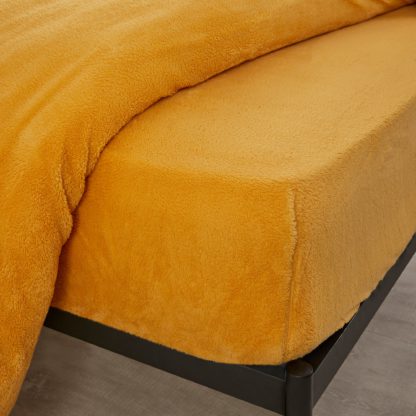 b667860d0be09b1360404750711a63be363797f229f3fc168273f7ef4e70cb1a-1.jpg An Image of Teddy Bear Fitted Sheet Cream