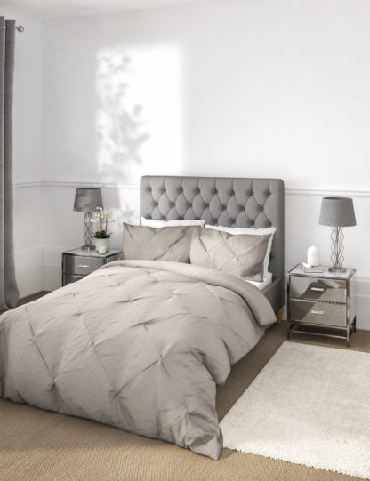 c4906230f7c594b875b6a1bd7c45715117eb1289d342ac8f27c88ac1a6b6cc1b-1.jpg An Image of M&S Cotton Rich Pintuck Bedding Set