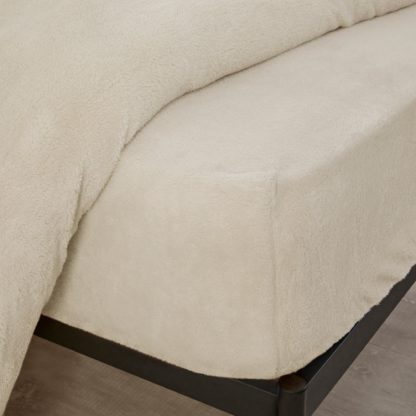 c6fac850a411e716a3b5d9c27b2c20c3ef31bd088c8c047893500bd401eb5dde-1.jpg An Image of Teddy Bear Fitted Sheet Cream