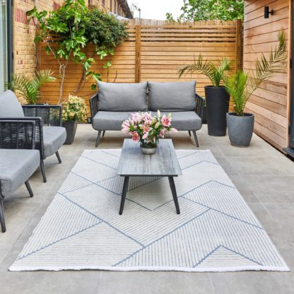 de11d13af49109454aee3bdc90c397f60849a66b3176cf73be6d3eb4988d7a55.jpg An Image of Jazz Chevron Indoor Outdoor Rug Jazz Blue