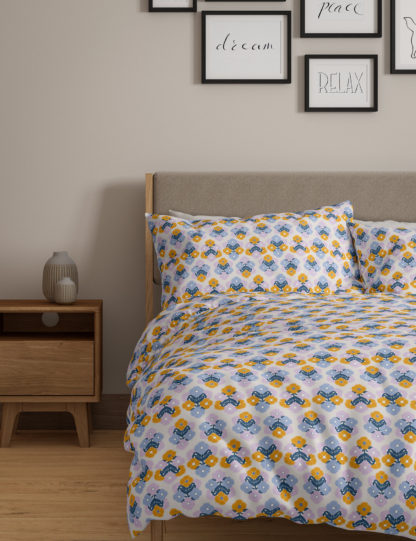 e4552d28c339e465cea07f5fb1a4d0461ad4a74c52ff87bdb17635c4d147a058-1.jpg An Image of M&S Cotton Rich Floral Bedding Set