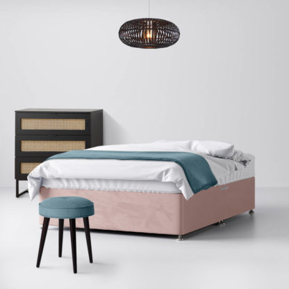 e465efa6262c69ac2a914bd07374bb704a3b6d6f7181b2f3616116c629df120f-11.jpg An Image of Classic Pink Velvet Fabric No Drawer Divan Bed - 5ft King Size