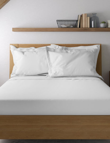 14dbe472606bfcf39544ae93e68541c469501376f5d9bc81f19d3c30794d23a0.jpg An Image of M&S Pure Cotton 600 Thread Count Sateen Oxford Pillowcase