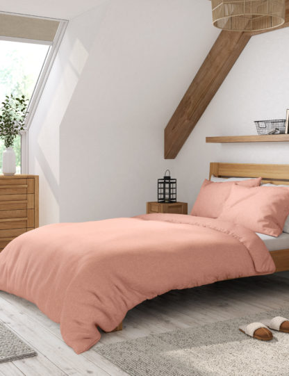 15dfe7a04b664ce2f6cd1a417360633944af4a2e370c5880e4004c91ce28c761.jpg An Image of M&S Jersey Bedding Set
