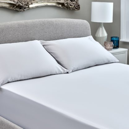 68033e1637c7fd7ee3b0edc0976c51b2f6c729efd809f308699f57e04ccb4ae5.jpg An Image of The Willow Manor Egyptian Cotton Sateen Double Fitted Sheet - Pearl Grey