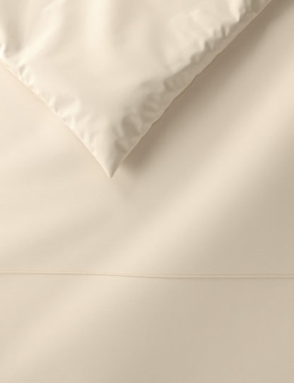7f46b79347166997b1311e0e64105ace4e5ef27e6b90abd0723cbdfc1b7f7efb-3.jpg An Image of M&S Egyptian Cotton 230 Thread Count Duvet Cover