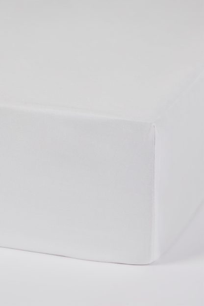 82001ba16ca93792927ee6d1a3a04f49ea4c7c753fd4226b05eea8a4ae538b86.jpg An Image of Bamboo King Fitted Sheet