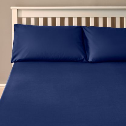 8a8c5907e1aca59bc2af15256d15414e06ca5f4e503ed66aa8ed3801464d7d06.jpg An Image of The Willow Manor Easy Care Percale Double Fitted Sheet - Navy