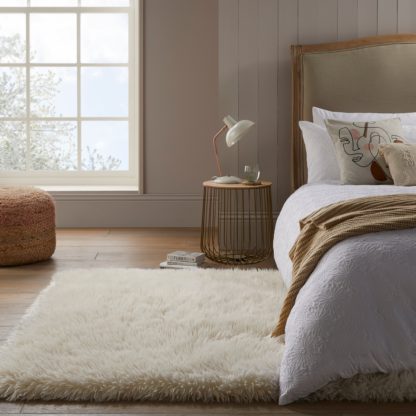 a3135ff8034bc4e632ece727ce95623645cd7a13904470389efc8f4e594a74be.jpg An Image of Luxe Faux Sheepskin Rug Luxe Ivory