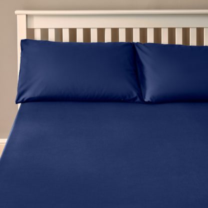 a70c215d575c2041be016ce52316b23e5049400adb8e8fde6aab3c10c18391d3.jpg An Image of The Willow Manor Easy Care Percale King Fitted Sheet - Navy