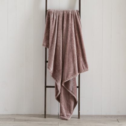 a8bc5c43008201c227ac827e2623fd5e5a83ad6e16fb88ea083d9a1eafdf473f.jpg An Image of Evan 200cm x 200cm Throw Mauve
