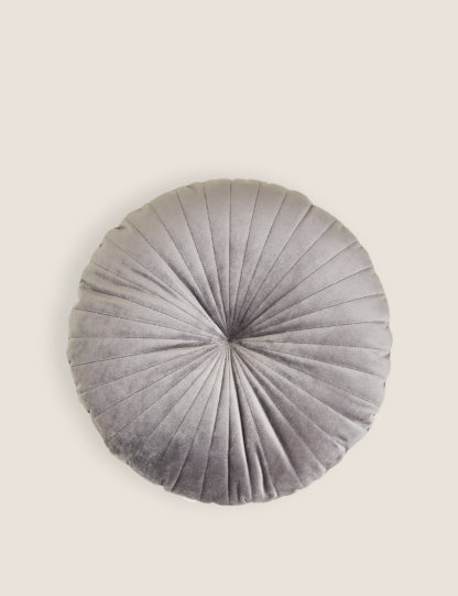 b32ea8197e32f308a8ba555681829ee1cd8a54f5cdea7319d526964b8da486ef.jpg An Image of M&S Velvet Cushion