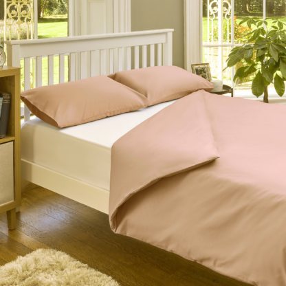 c2fa4581cf6833330c971f4a7ba63a50dba81e24ac0dd0a0d5e2e10db1183a98.jpg An Image of The Willow Manor Easy Care Percale Single Duvet Set - Pink