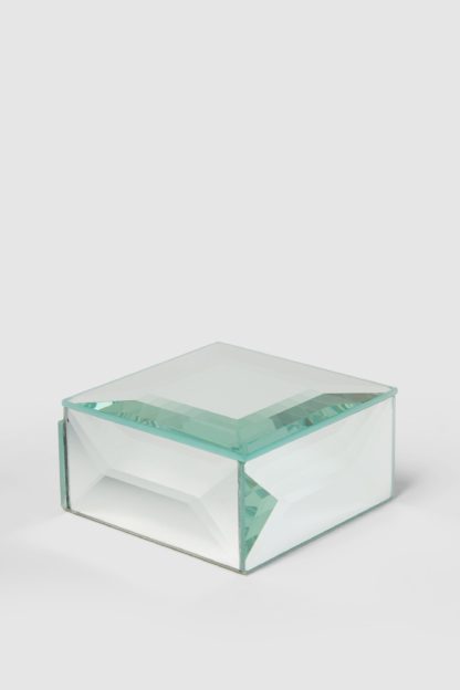 c9d44015e39dbfc69463bcde0332fcdbfd4d646b5636d3d5d667dc9ed9f9dac3.jpg An Image of Mirror Box Small