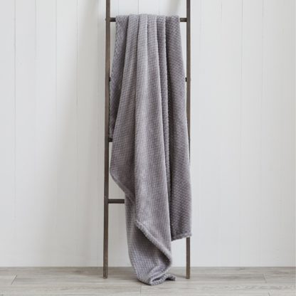 cb506132fac4e5a4d455e603cf186fcded07a25e882b82c78947716084960eb5.jpg An Image of Evan 200cm x 200cm Throw Mauve
